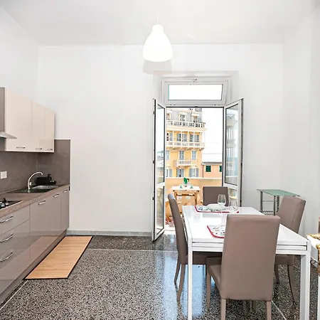 Homes In - Sea Sunrise Apartment