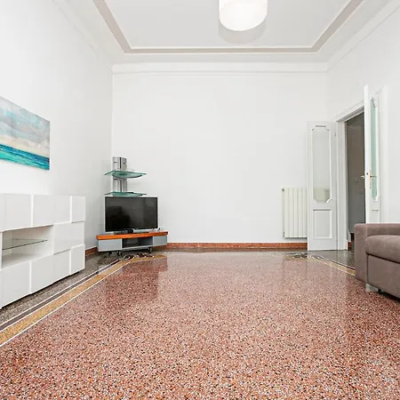 Homes In - Sea Sunrise Apartment