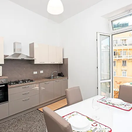 Homes In - Sea Sunrise Apartment Genoa