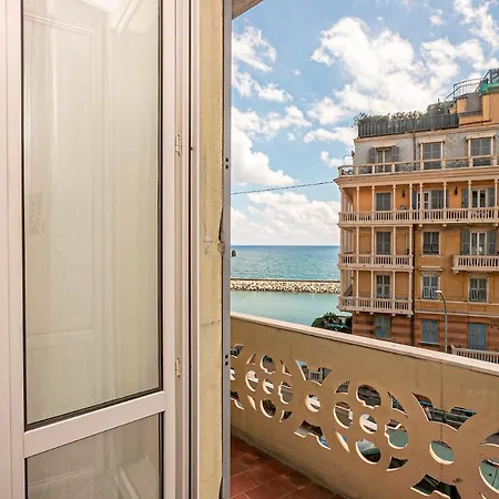 Homes In - Sea Sunrise Apartment *